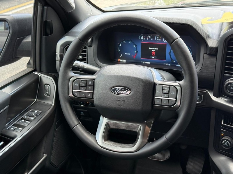 Ford F-150 Vehicle Full-screen Gallery Image 13