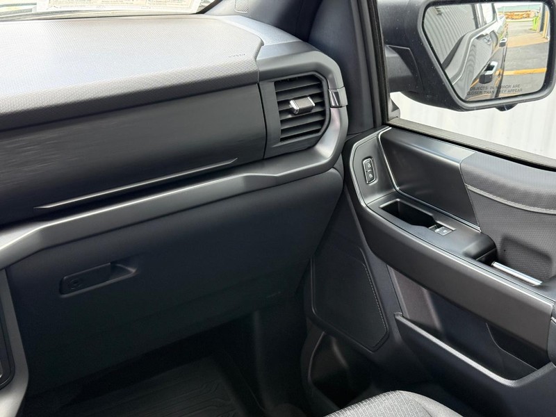 Ford F-150 Vehicle Full-screen Gallery Image 14