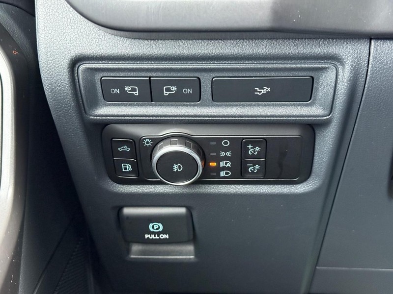 Ford F-150 Vehicle Full-screen Gallery Image 21