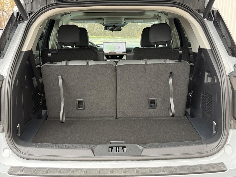 Ford Explorer Vehicle Full-screen Gallery Image 5