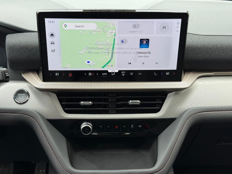 Ford Explorer Vehicle Full-screen Gallery Image 12