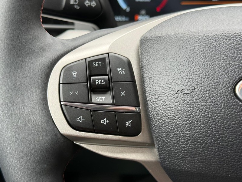 Ford Explorer Vehicle Full-screen Gallery Image 16