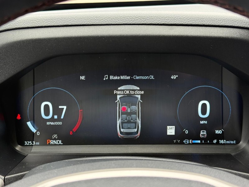 Ford Explorer Vehicle Full-screen Gallery Image 18