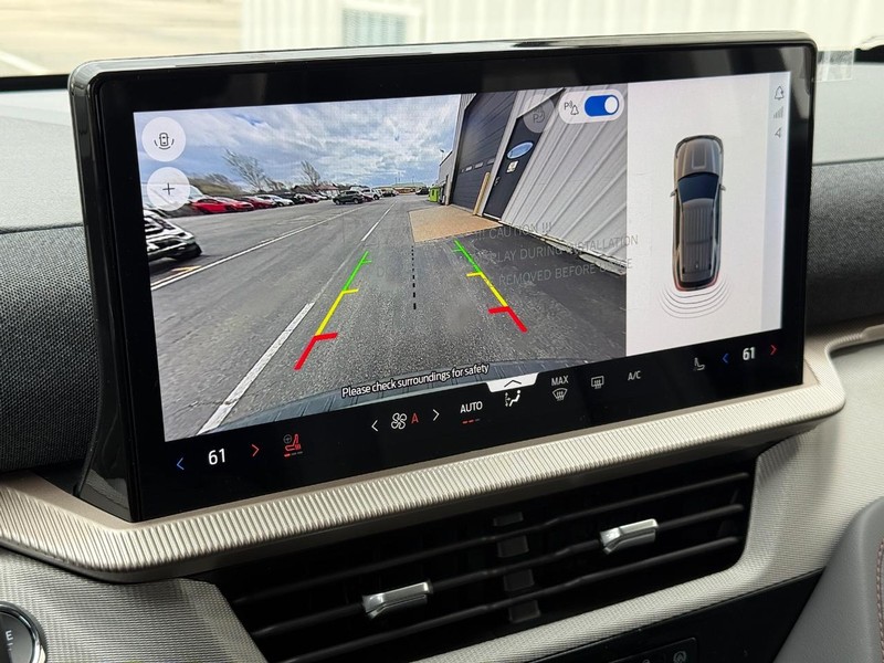 Ford Explorer Vehicle Full-screen Gallery Image 19