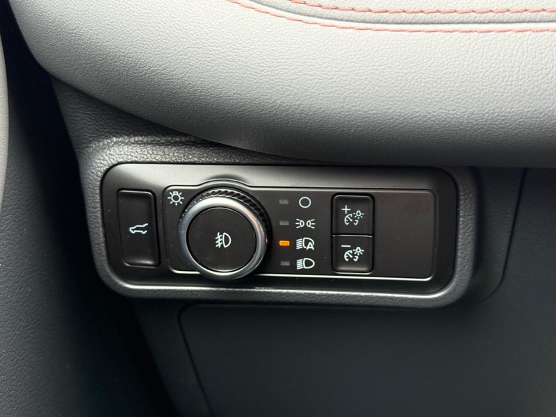 Ford Explorer Vehicle Full-screen Gallery Image 22