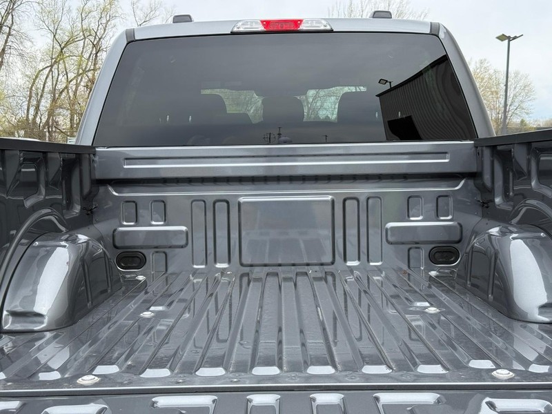 Ford F-150 Vehicle Full-screen Gallery Image 5
