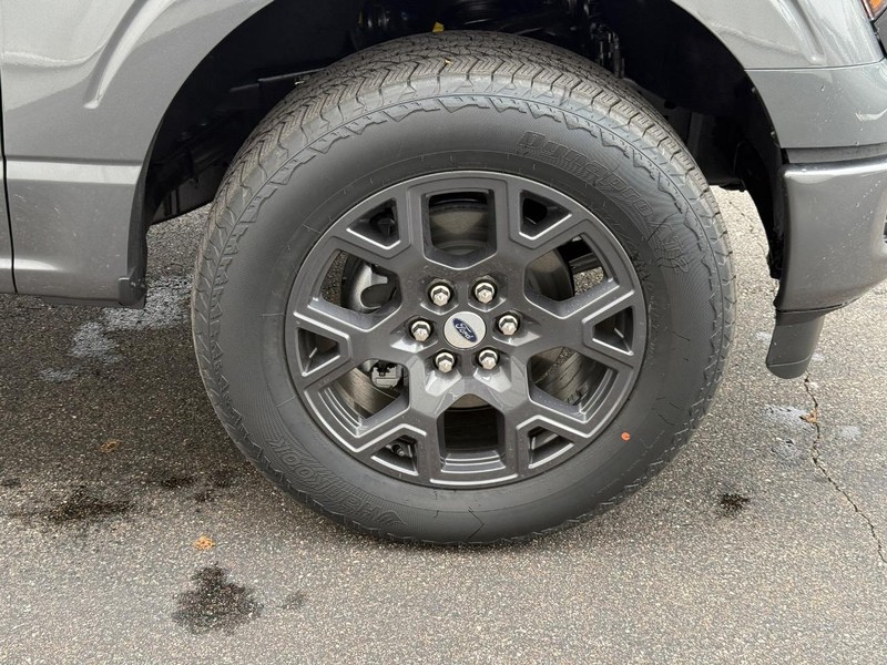 Ford F-150 Vehicle Full-screen Gallery Image 7