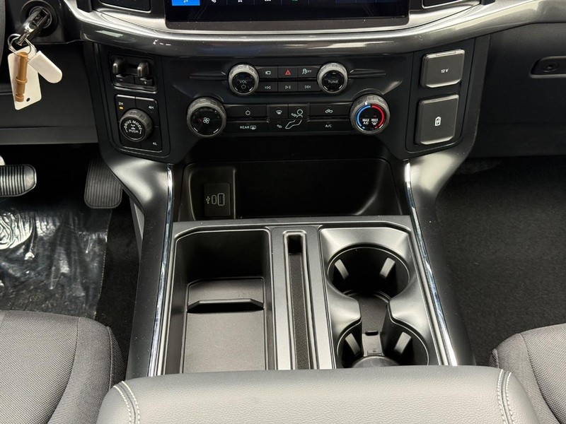 Ford F-150 Vehicle Full-screen Gallery Image 12