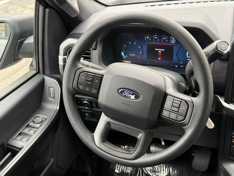 Ford F-150 Vehicle Full-screen Gallery Image 13