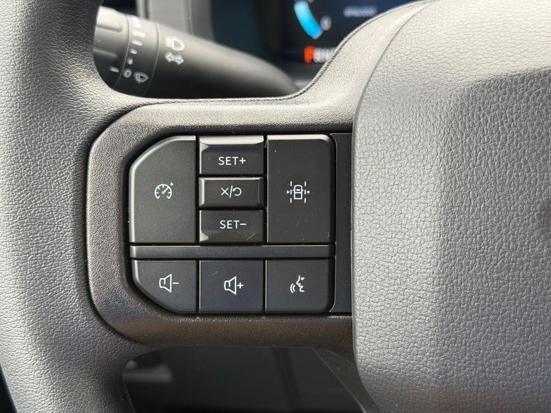 Ford F-150 Vehicle Full-screen Gallery Image 15