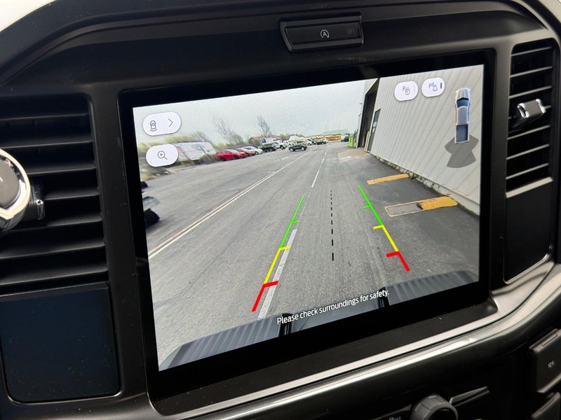 Ford F-150 Vehicle Full-screen Gallery Image 18