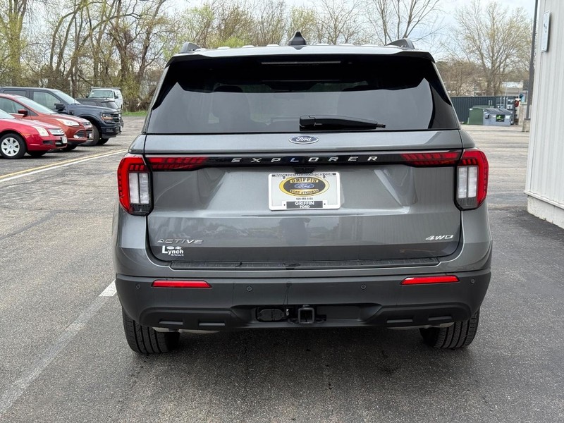 Ford Explorer Vehicle Full-screen Gallery Image 4