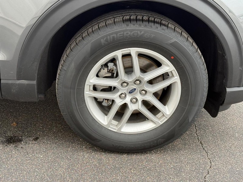 Ford Explorer Vehicle Full-screen Gallery Image 7