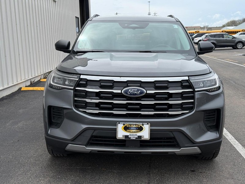 Ford Explorer Vehicle Full-screen Gallery Image 8