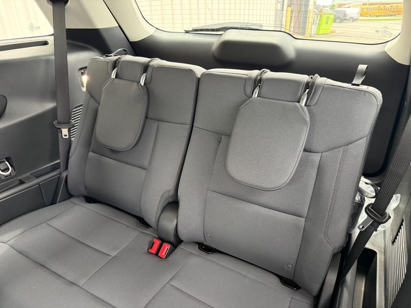 Ford Explorer Vehicle Full-screen Gallery Image 10