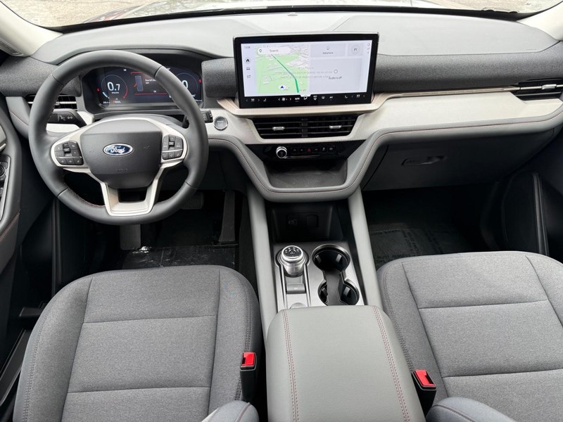 Ford Explorer Vehicle Full-screen Gallery Image 11