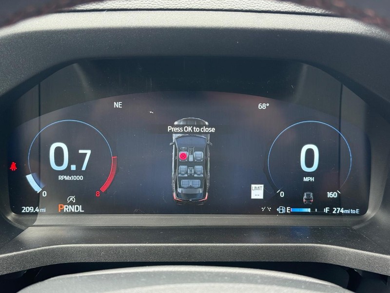 Ford Explorer Vehicle Full-screen Gallery Image 18
