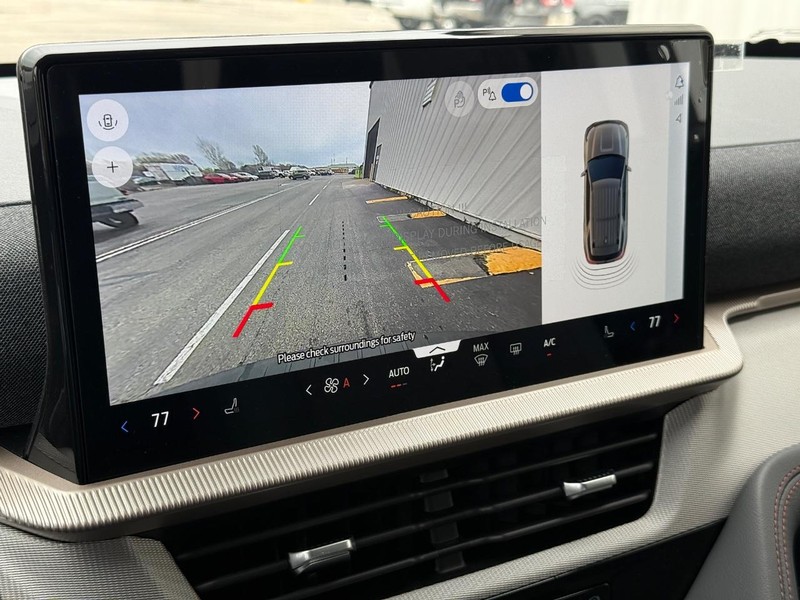 Ford Explorer Vehicle Full-screen Gallery Image 19