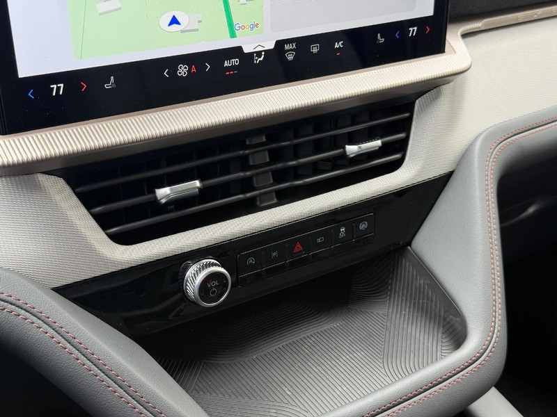 Ford Explorer Vehicle Full-screen Gallery Image 20