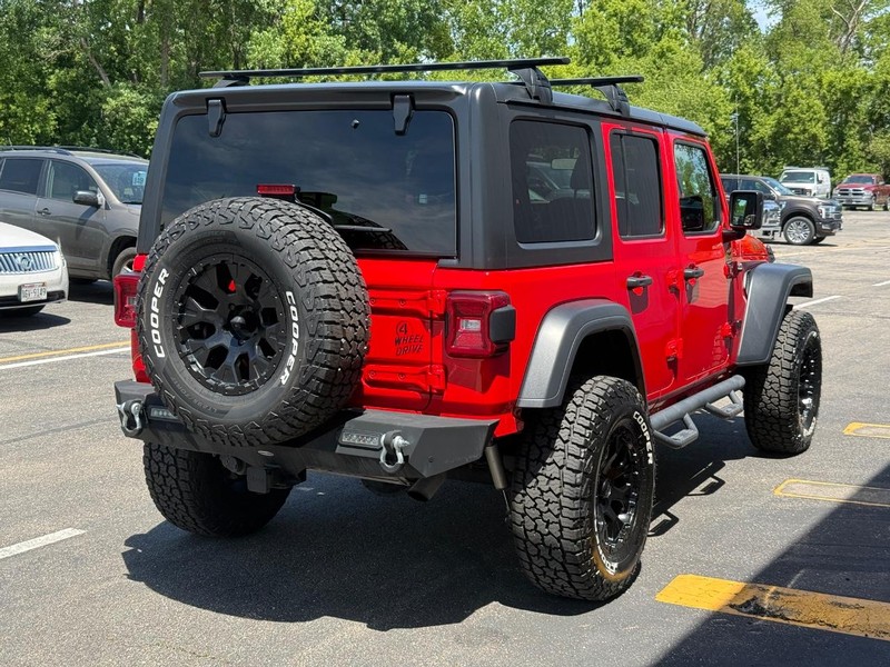 Jeep Wrangler Unlimited Vehicle Full-screen Gallery Image 3
