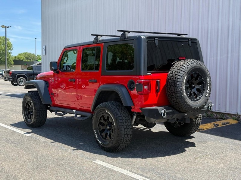 Jeep Wrangler Unlimited Vehicle Full-screen Gallery Image 5