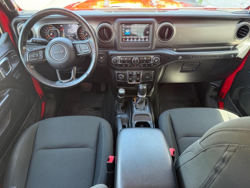Jeep Wrangler Unlimited Vehicle Full-screen Gallery Image 6