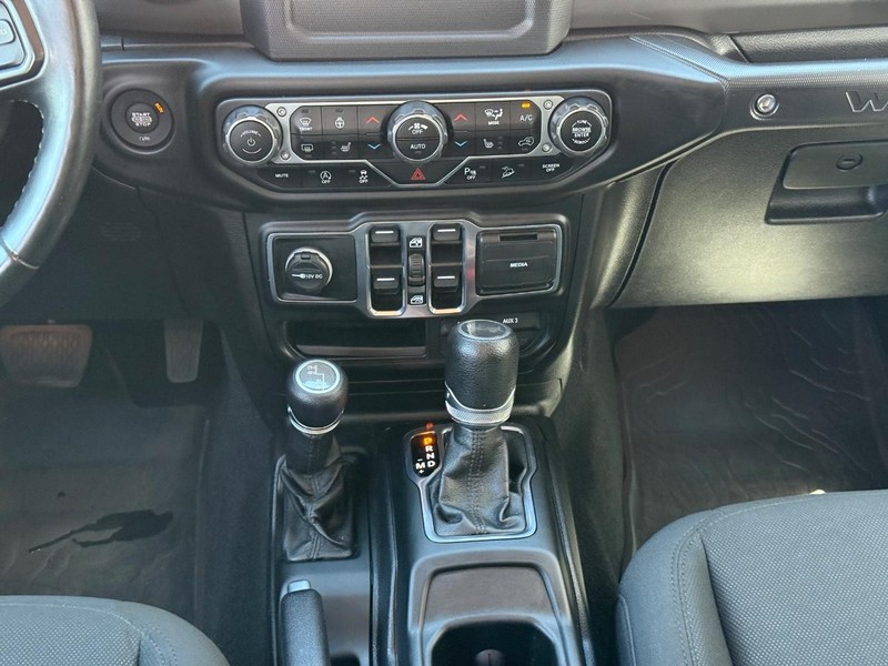 Jeep Wrangler Unlimited Vehicle Full-screen Gallery Image 10