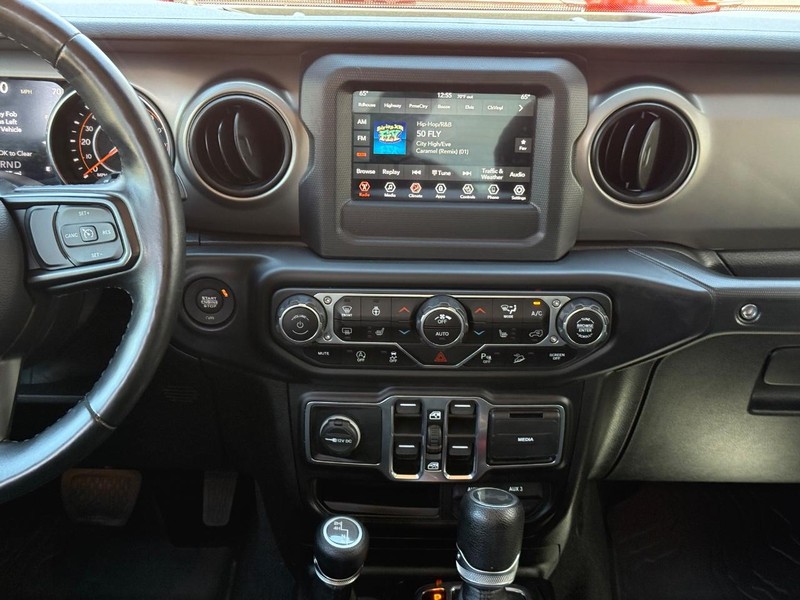 Jeep Wrangler Unlimited Vehicle Full-screen Gallery Image 11