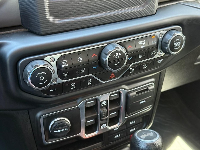 Jeep Wrangler Unlimited Vehicle Full-screen Gallery Image 19