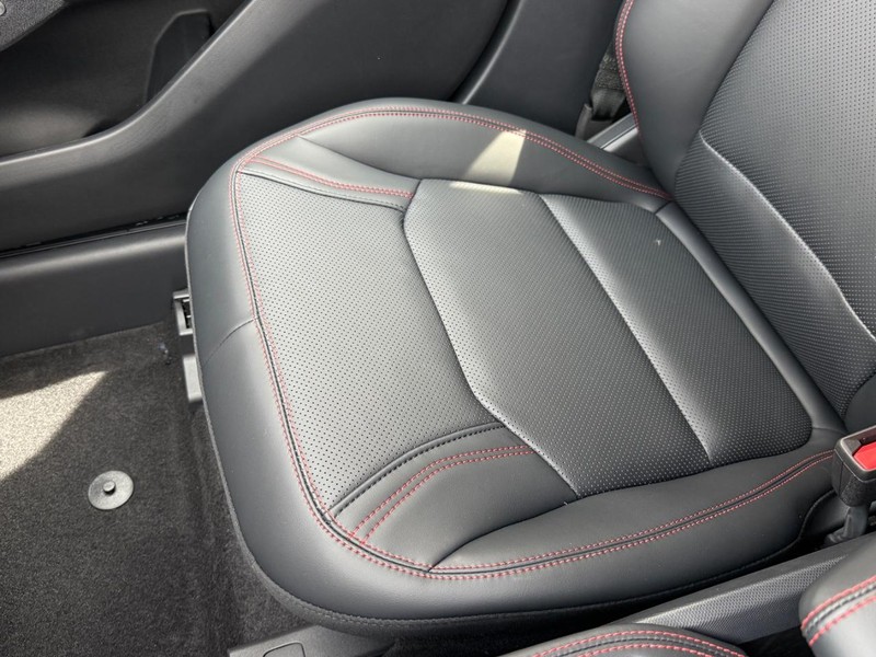 Ford Mustang Mach-E Vehicle Full-screen Gallery Image 20