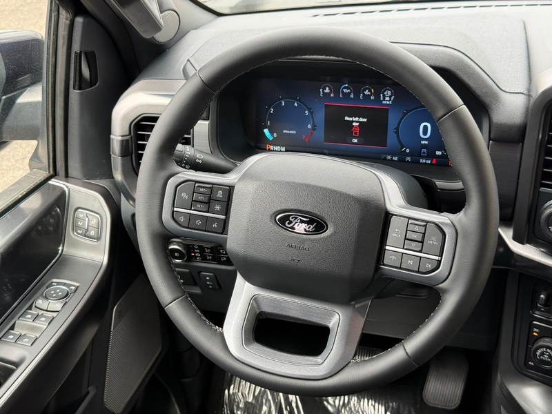 Ford F-150 Vehicle Full-screen Gallery Image 13