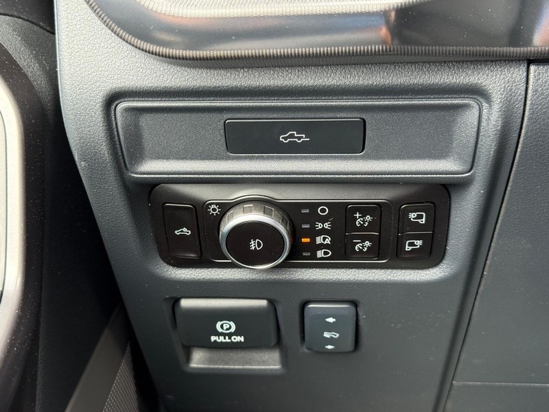 Ford F-150 Vehicle Full-screen Gallery Image 21