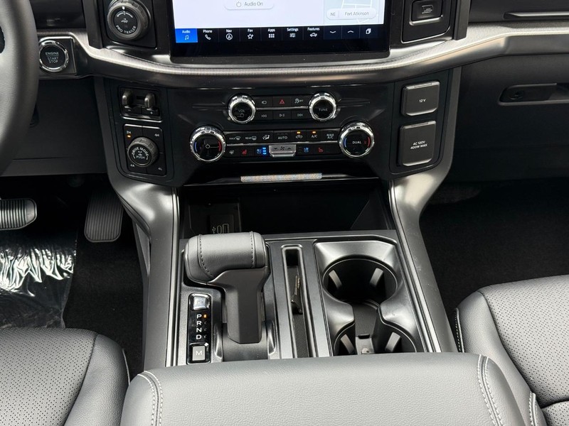 Ford F-150 Vehicle Full-screen Gallery Image 12