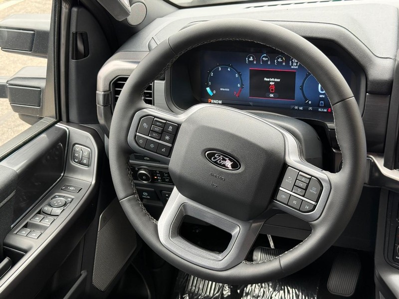 Ford F-150 Vehicle Full-screen Gallery Image 13