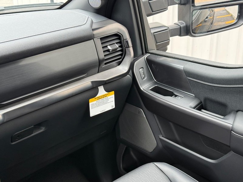 Ford F-150 Vehicle Full-screen Gallery Image 14