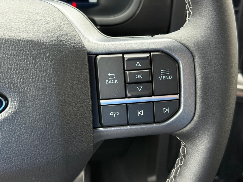 Ford F-150 Vehicle Full-screen Gallery Image 16