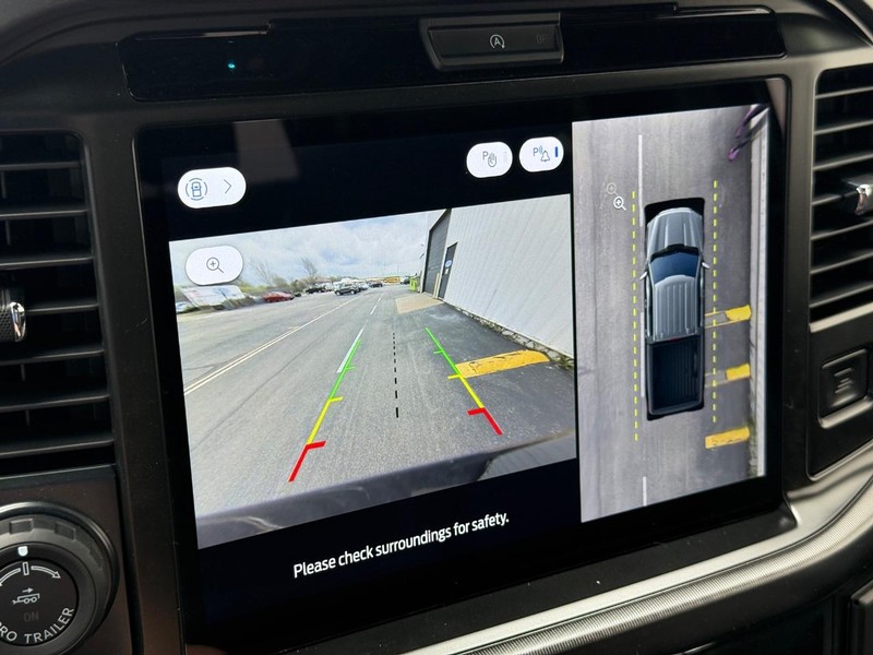 Ford F-150 Vehicle Full-screen Gallery Image 18
