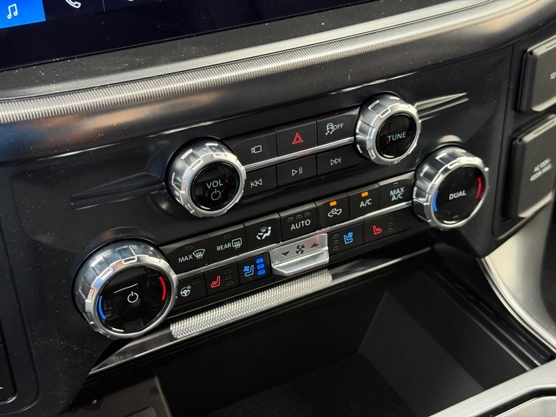 Ford F-150 Vehicle Full-screen Gallery Image 19