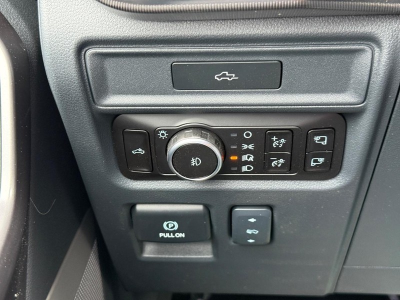 Ford F-150 Vehicle Full-screen Gallery Image 21