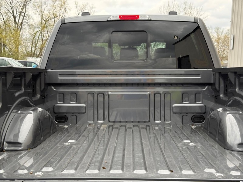 Ford F-150 Vehicle Full-screen Gallery Image 5