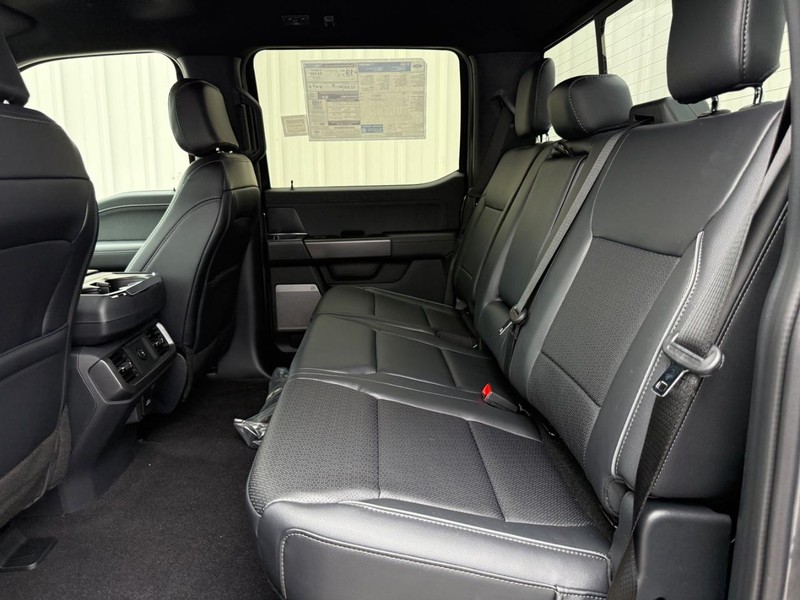 Ford F-150 Vehicle Full-screen Gallery Image 9