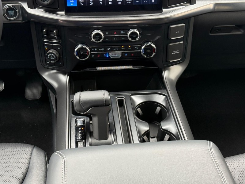 Ford F-150 Vehicle Full-screen Gallery Image 12