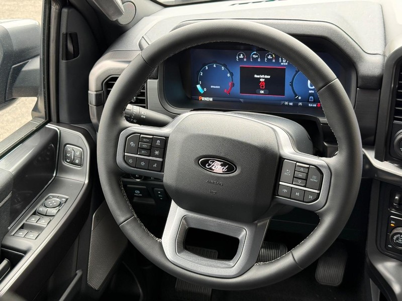 Ford F-150 Vehicle Full-screen Gallery Image 13