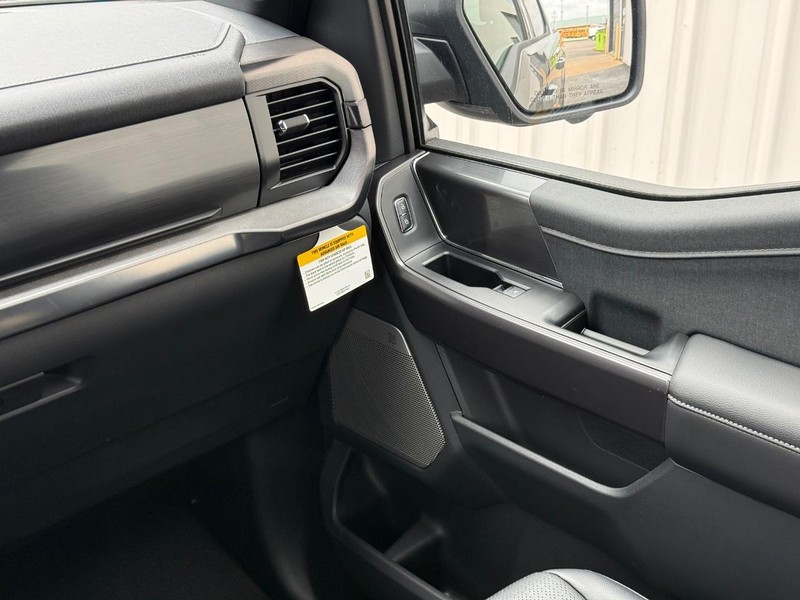 Ford F-150 Vehicle Full-screen Gallery Image 14