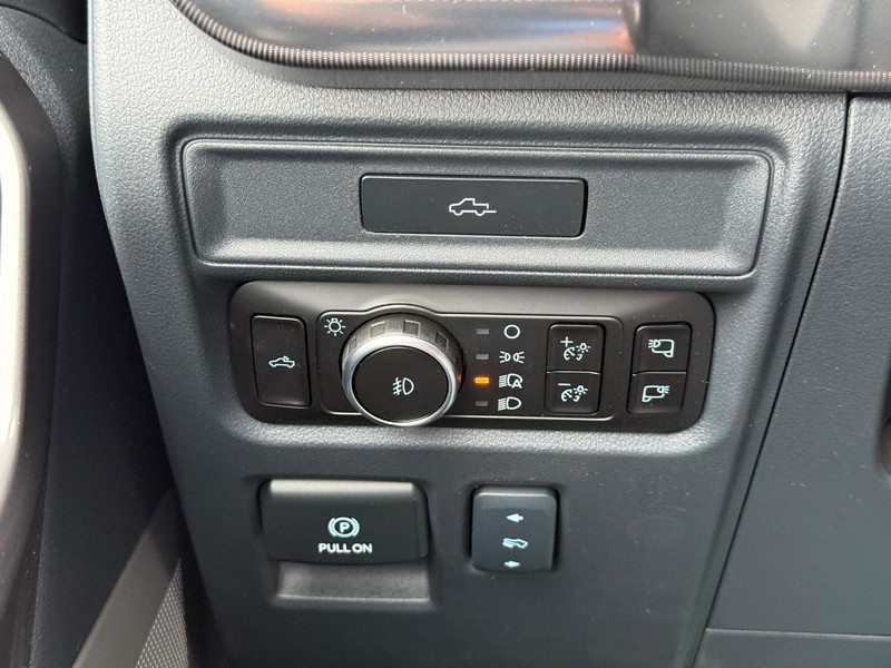 Ford F-150 Vehicle Full-screen Gallery Image 21