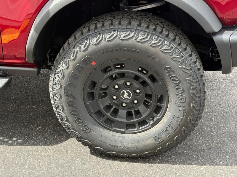 Ford Bronco Vehicle Full-screen Gallery Image 7