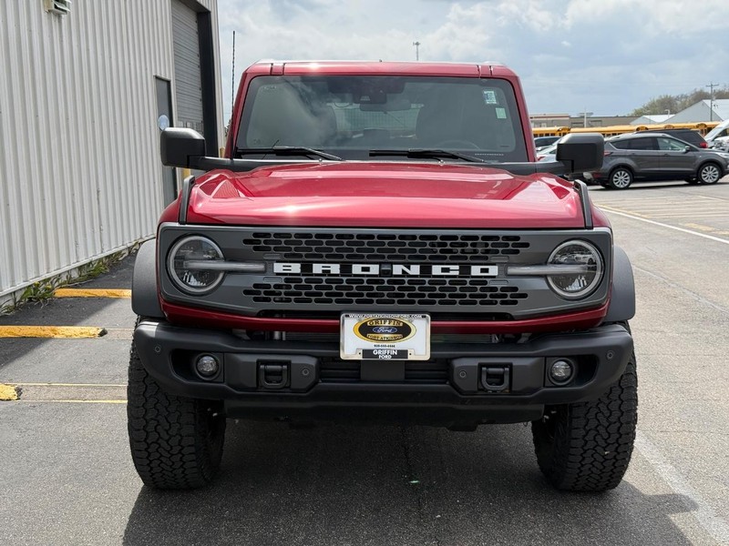 Ford Bronco Vehicle Full-screen Gallery Image 8