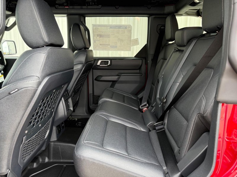Ford Bronco Vehicle Full-screen Gallery Image 9