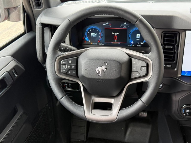 Ford Bronco Vehicle Full-screen Gallery Image 13
