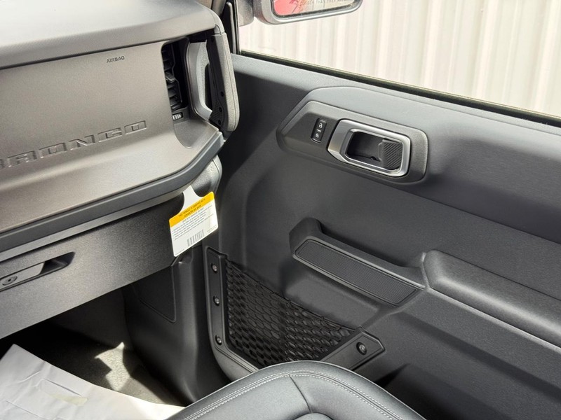 Ford Bronco Vehicle Full-screen Gallery Image 14
